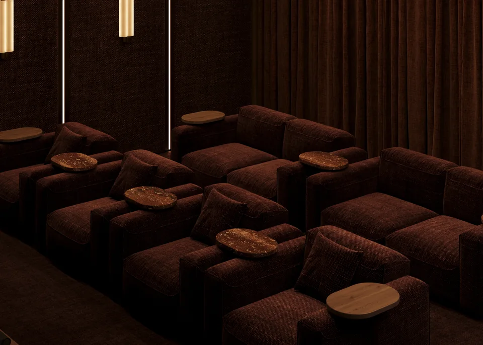 Dark and immersive Tér Noir cinema interior